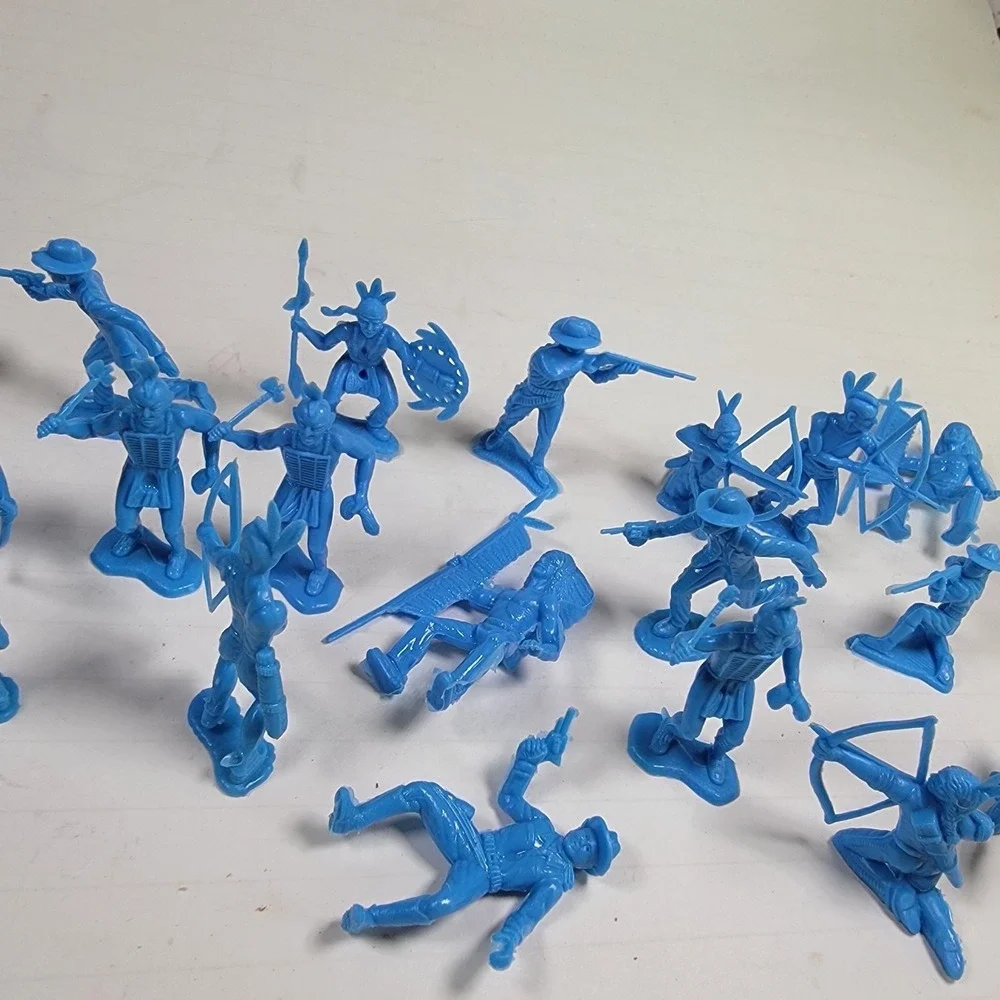 Marx 1970s Fort Apache 4202 Dark Blue Pioneers Set Lot